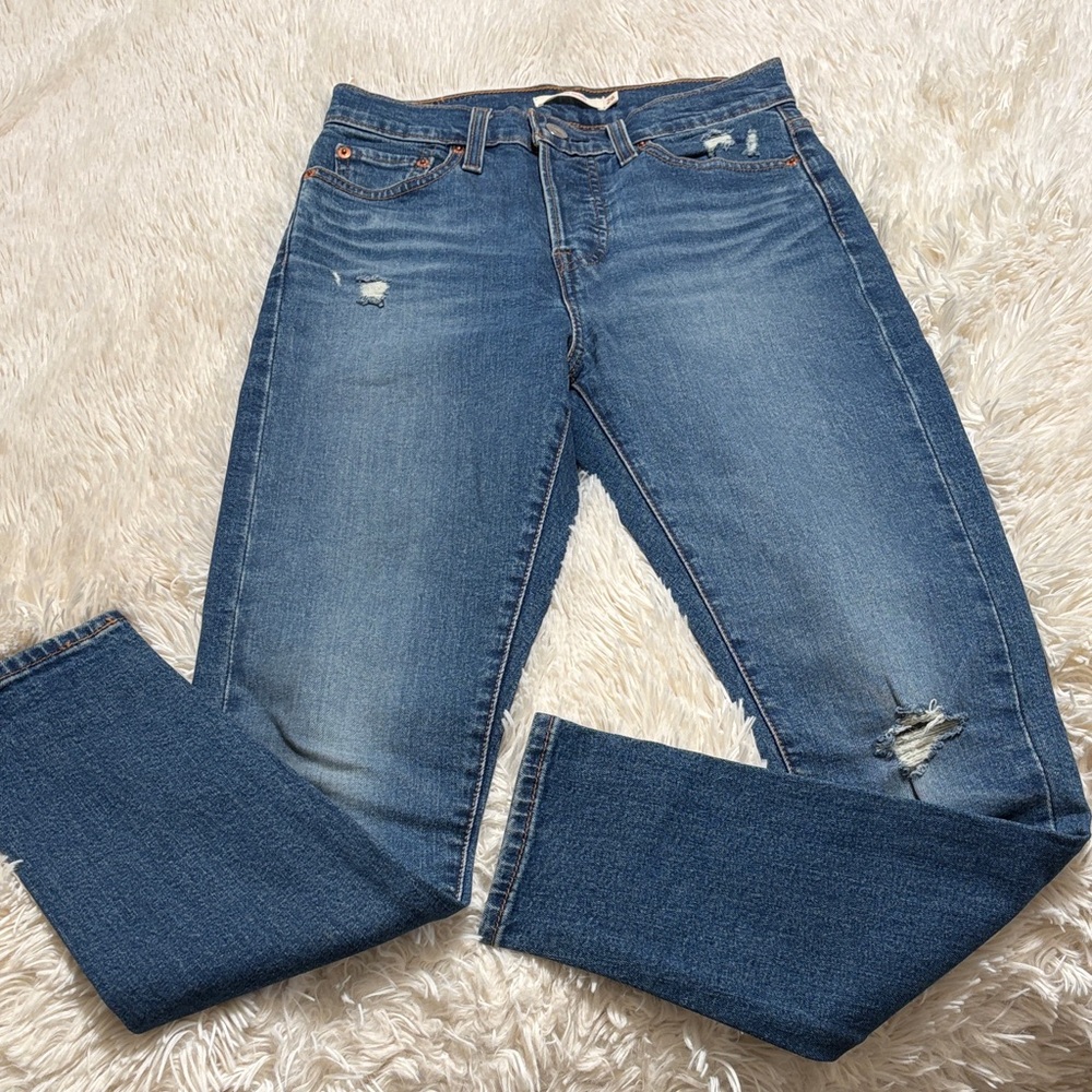 Levi's Women's Straight Leg Jeans in Faded Blue